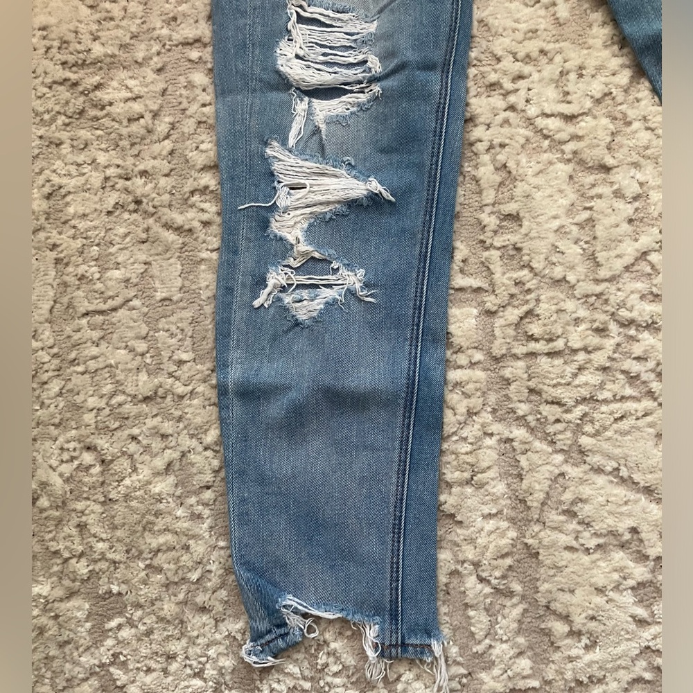 American Eagle Distressed Mom Jeans size 2 regular - Picture 4 of 11